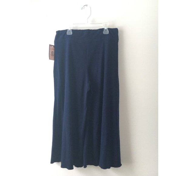 NWT Navy Flowy Capris - Picture 2 of 5